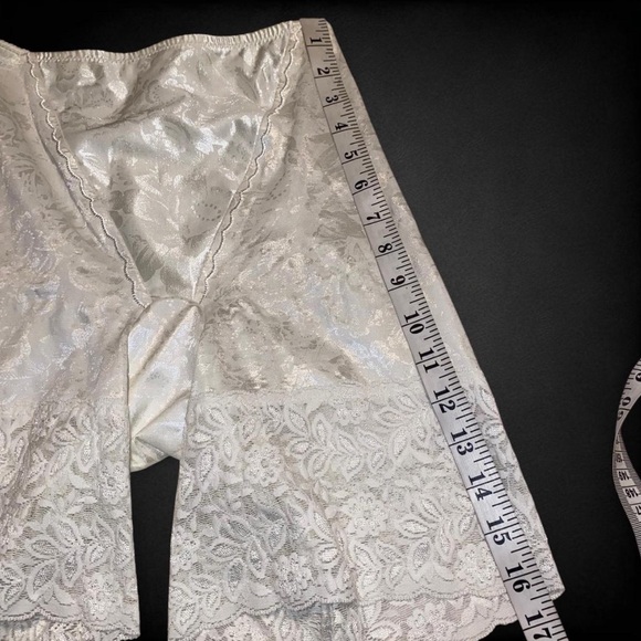 Vintage White Lace Intimate Shorts - Picture 5 of 7